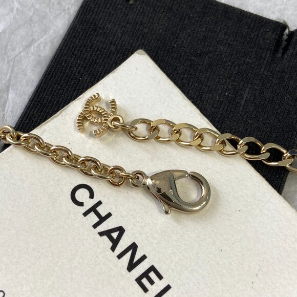 Authentic CHANEL Pearl CC Necklace - Picture 7 of 7